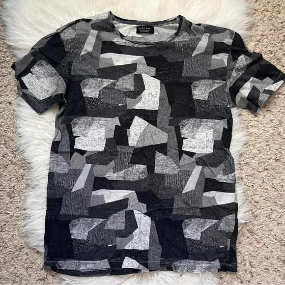 Zara Man Abstract Pattern Printed T-Shirt - Picture 1 of 3